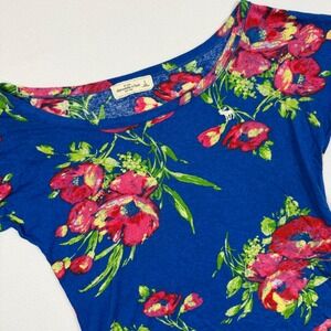 Abercrombie & Fitch Blue Red Floral Scoop Neck Elbow Sleeve Knit Top